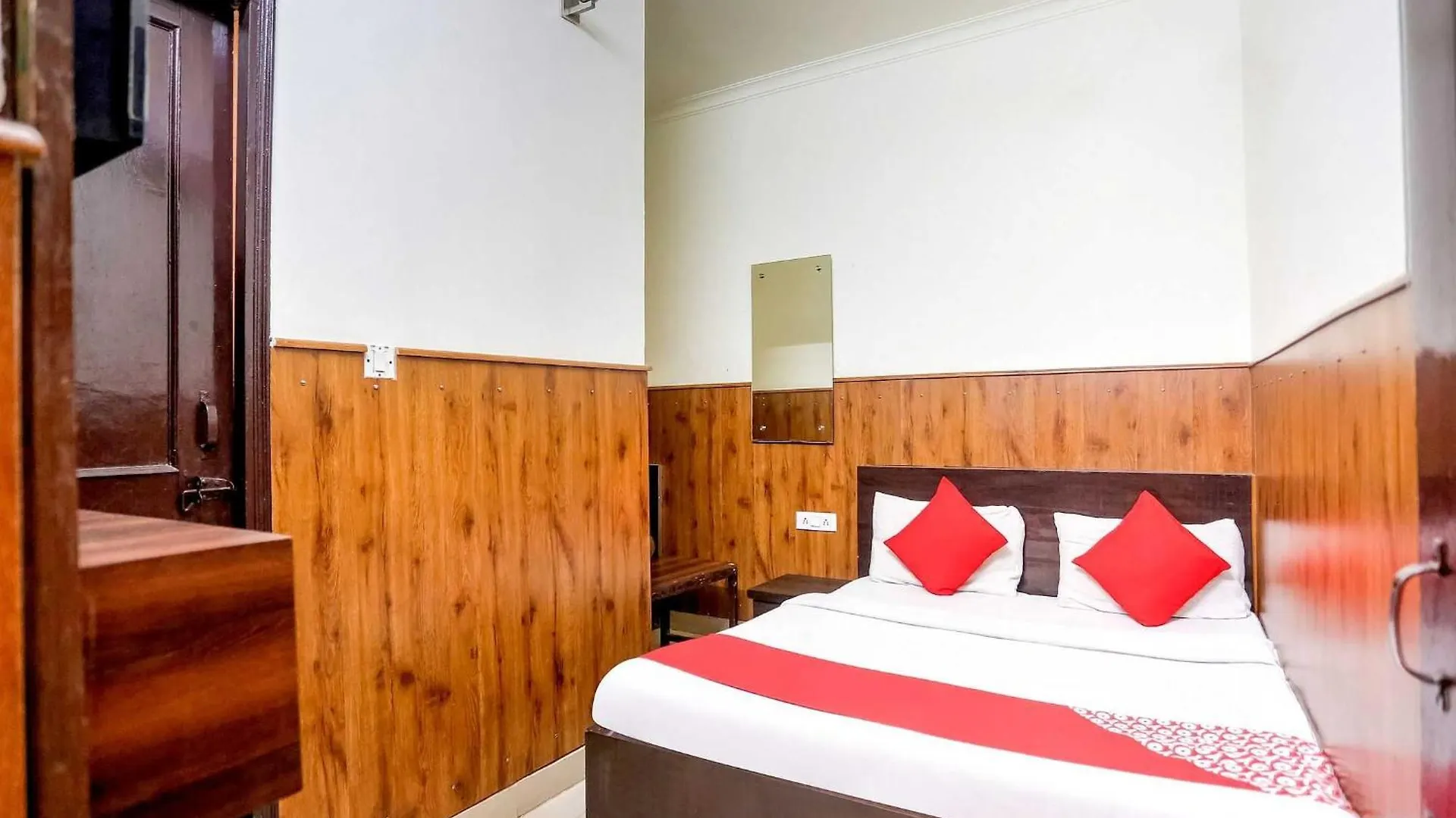 Hotel O Shri Sai Guest House Delhi