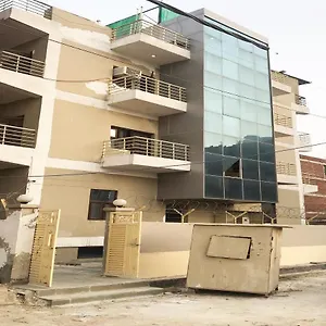 3* Hotel Oyo The Nest - Knowledge Park Near Pvr Ansal Plaza Greater Noida