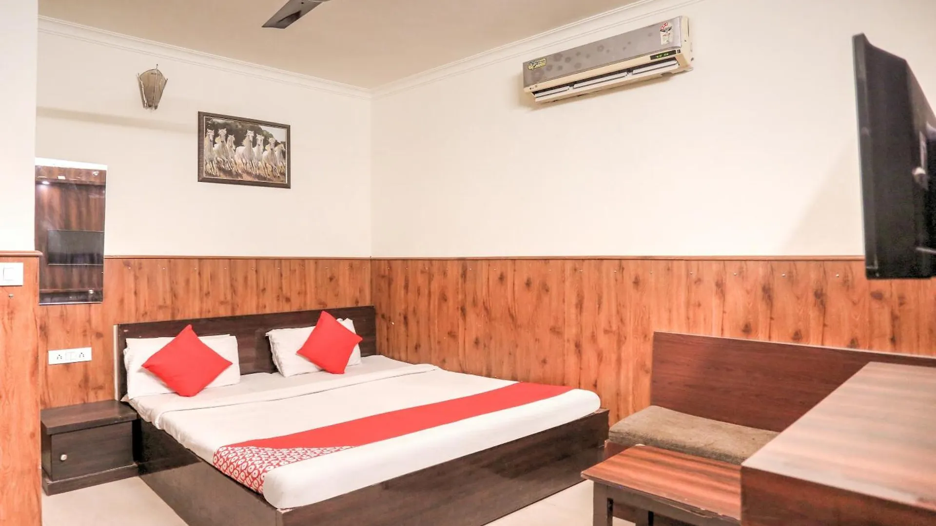 Hotel O Shri Sai Guest House Delhi  3*, Delhi (National Capital Territory of India)