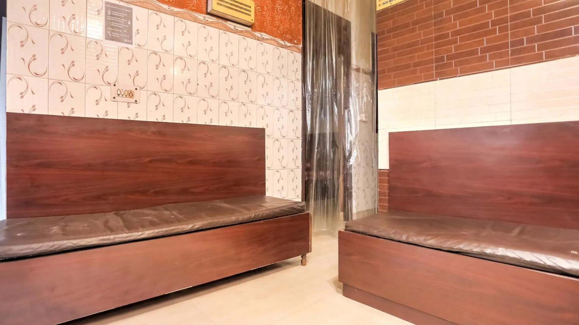 Hotel O Shri Sai Guest House Delhi  3*, Delhi (National Capital Territory of India)